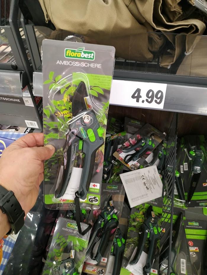 Lidl Suisse, Zone Artisanale Entre Deux Fossaux in Collombey-Muraz