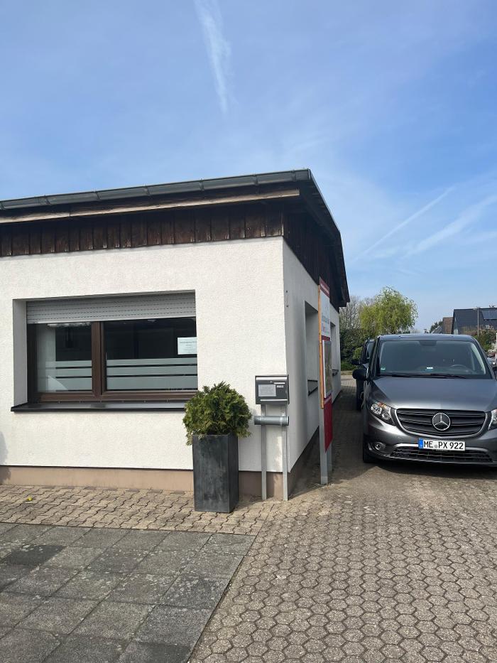Bestattungshaus Phoenix, Fabriciusstraße in Langenfeld (Rheinland)