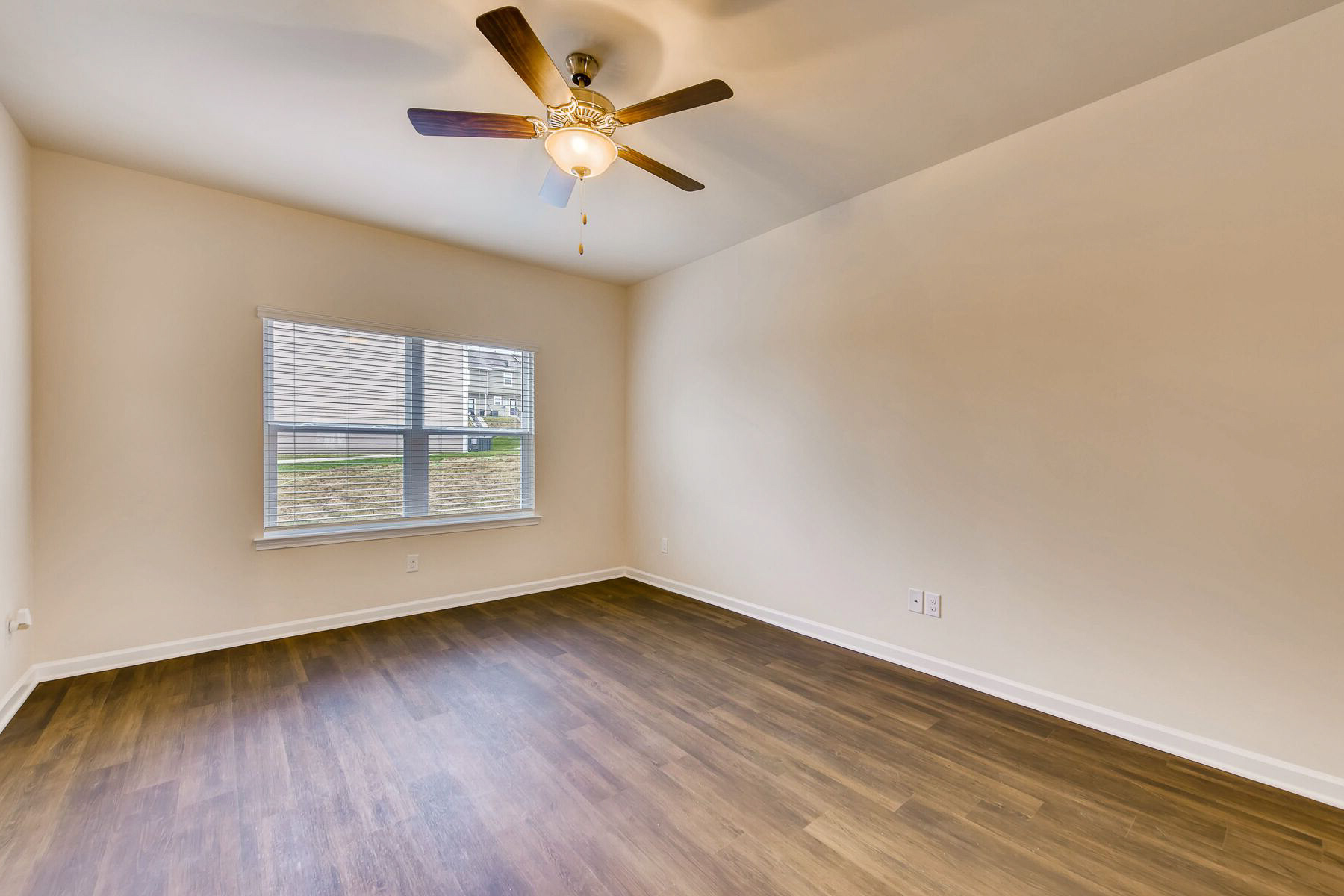 LGI Homes - The Cottages of Lake Forest Image