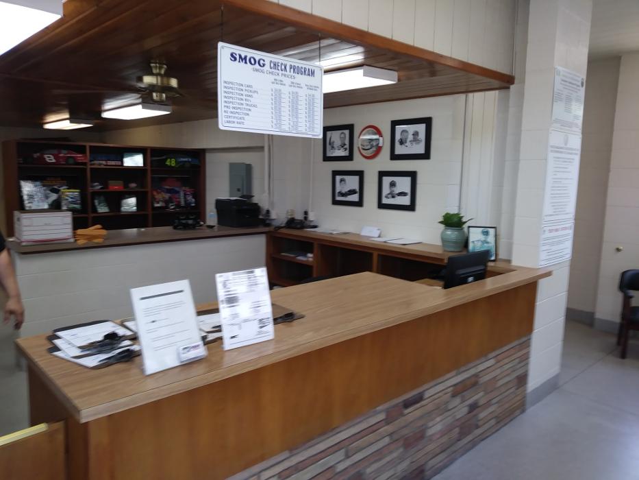 Speedway Smog Center Image