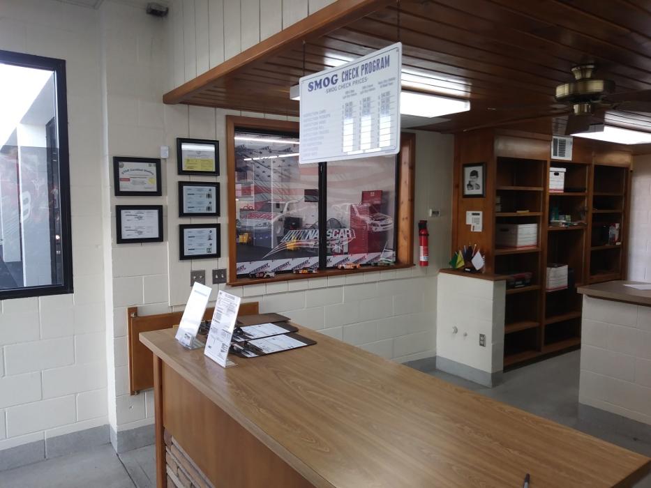 Speedway Smog Center Image