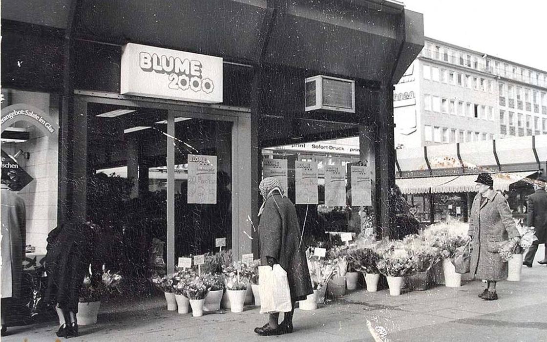 BLUME2000 Berlin Tegel, Berliner Straße in Berlin