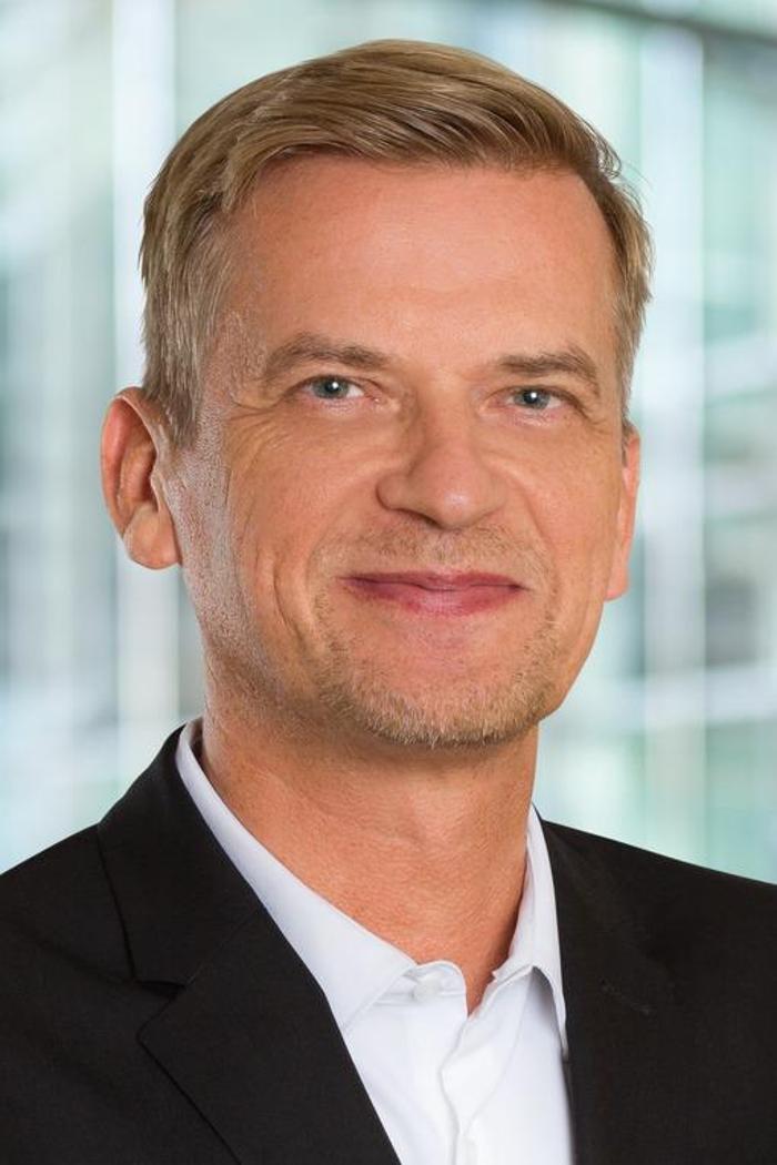 ERGO Versicherung / DKV Boris Nierhoff, Kanalstraße in Neuss