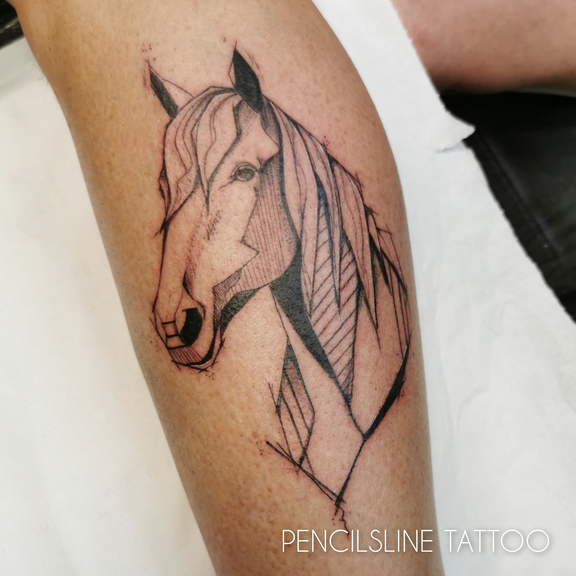 Tatouage Tete De Cheval Geometrique