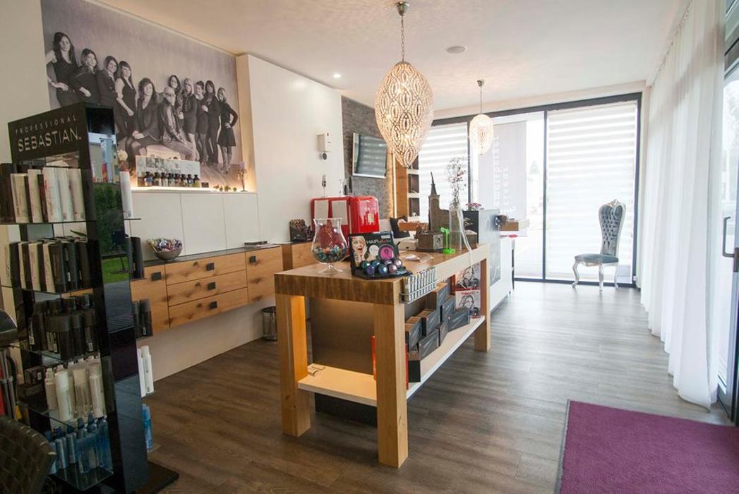 Friseur Hemetsberger, Anton-Bruckner-Straße in Seewalchen am Attersee