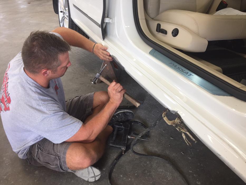 Halter's Body Shop Logo