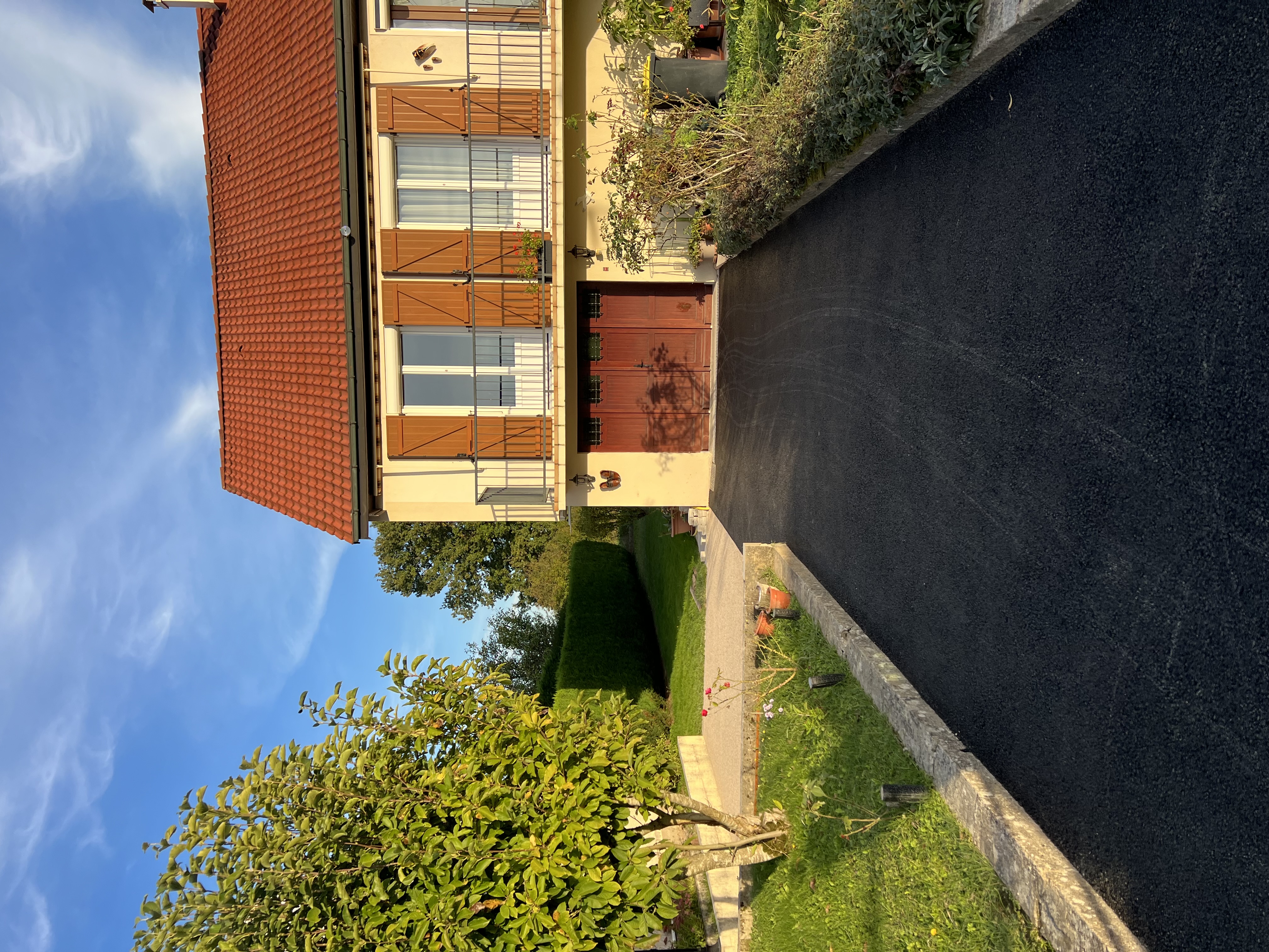 Rénovation d'une voie d'accès de garage sur le secteur d'Auxonne. Rénovation d'une terrasse en Hydrostar/résine drainante dune. Rénovation d'une voie d'accès de garage sur le secteur d'Auxonne. Rénovation d'une terrasse en Hydrostar/résine drainante dune.