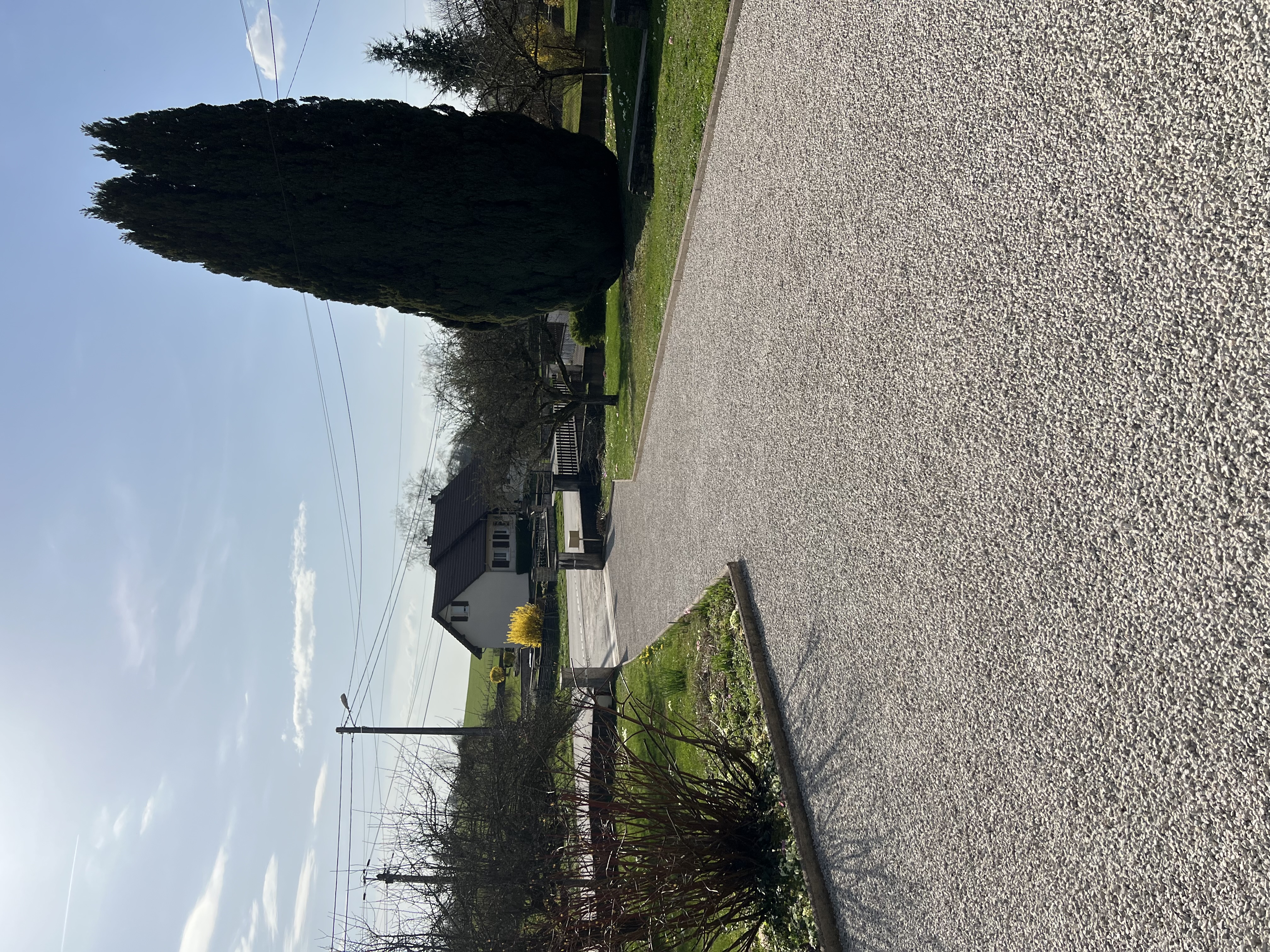 Rénovation d'une cour sur le secteur de Besançon. Mise en place d'un Gravistar bi-couche pour stabiliser le gravier. Rénovation d'une cour sur le secteur de Besançon. Mise en place d'un Gravistar bi-couche pour stabiliser le gravier.