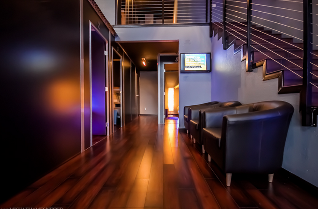 Tan Republic Newberg - Newberg, OR