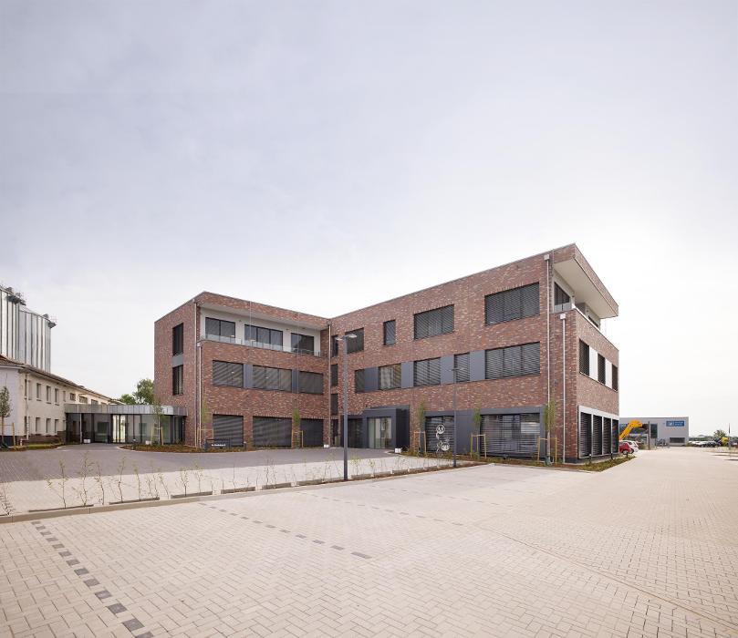 VR PLUS Finanz- und Handelszentrum, Am Kleinbahnhof in Lüchow