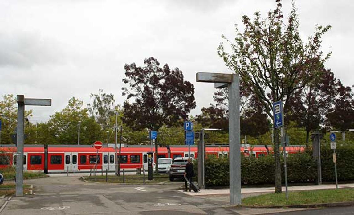 DB BahnPark Parkplatz Bahnhof Leinfelden Vorderseite / West P1, Bahnhofstraße in Leinfelden-Echterdingen