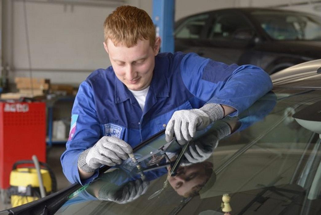 Hölzer GmbH Karosseriebau - Autolackierung, Kruppstraße in Eggenstein-Leopoldshafen