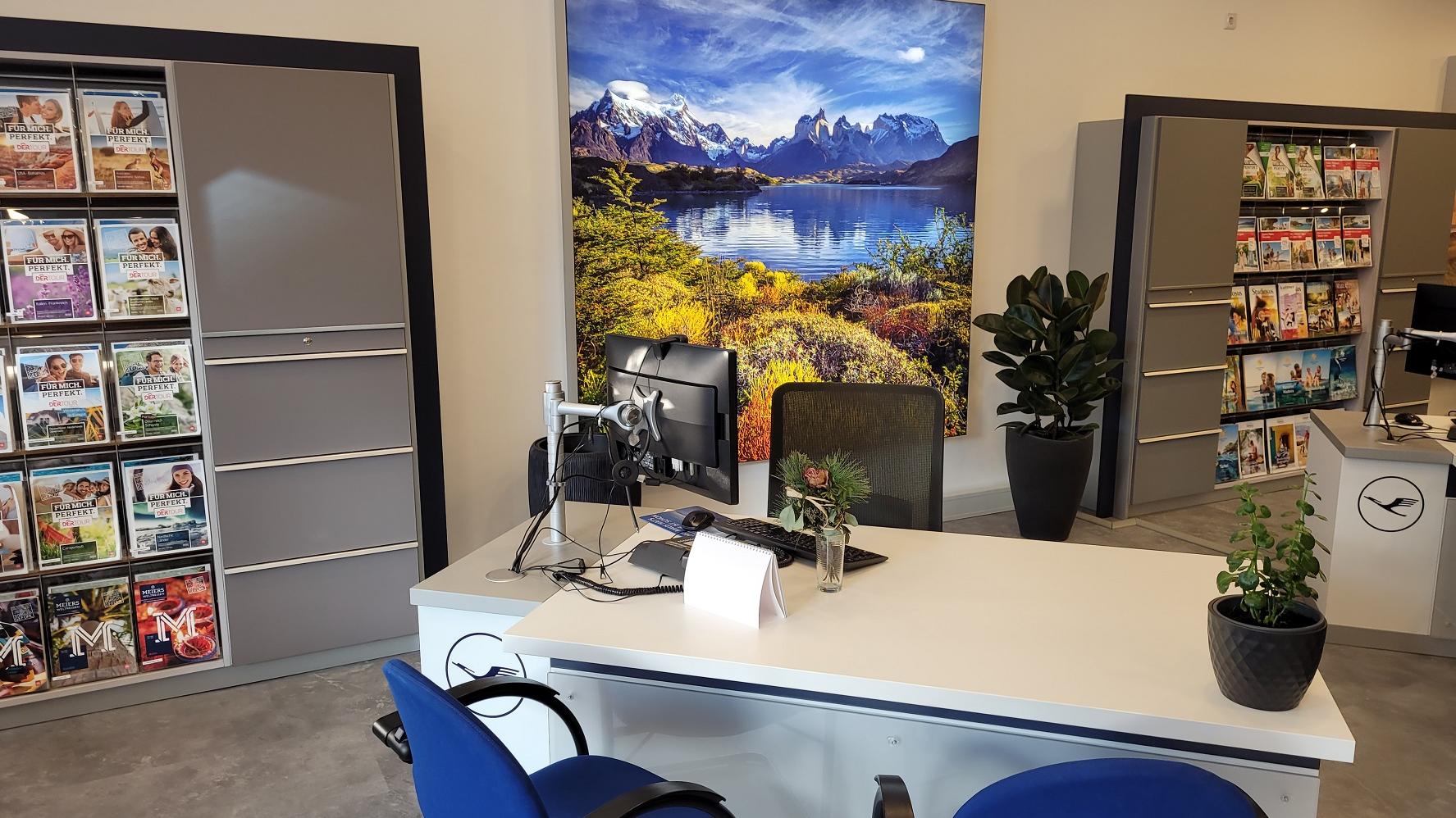 Lufthansa City Center Reisebüro K+N, Untere Marktstraße in Neumarkt in der Oberpfalz