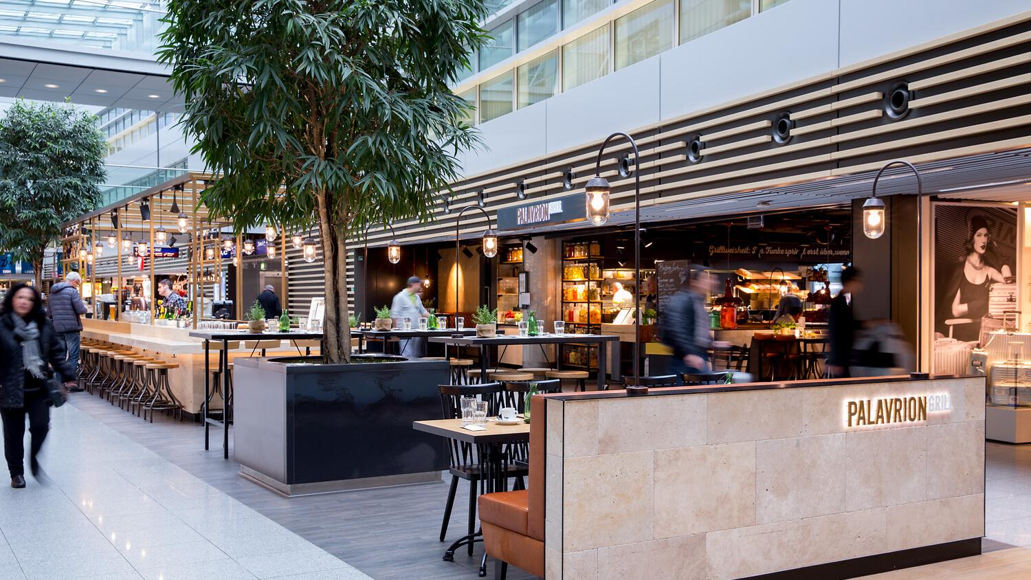 Palavrion Düsseldorf Airport, Flughafenstraße in Düsseldorf