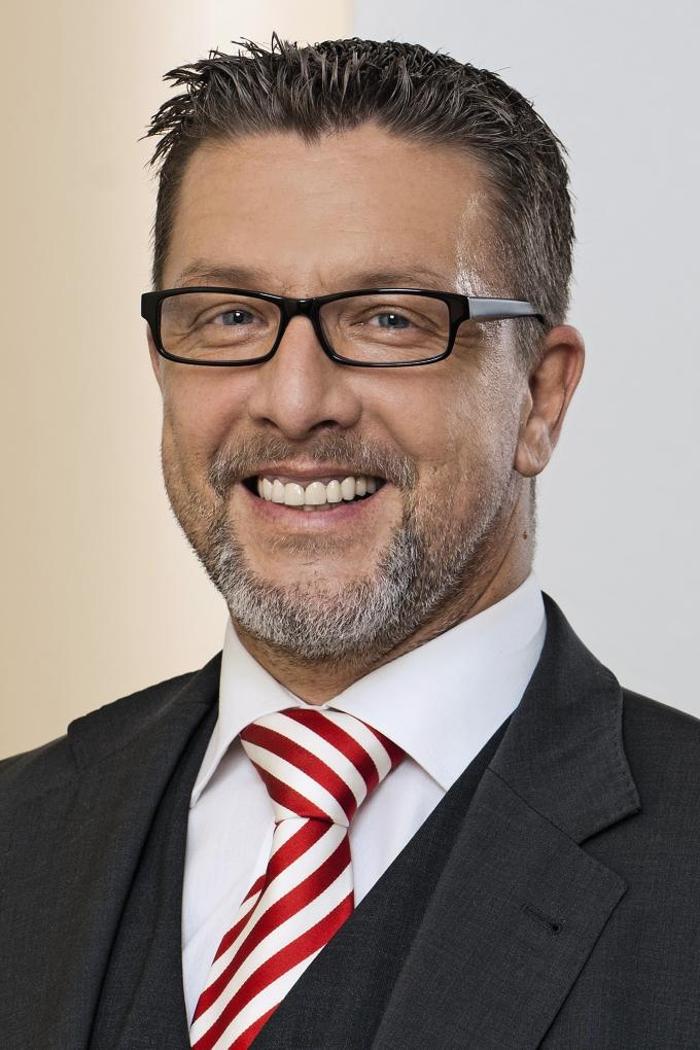 ERGO Versicherung Jens Strauß, Bassermannweg in Berlin