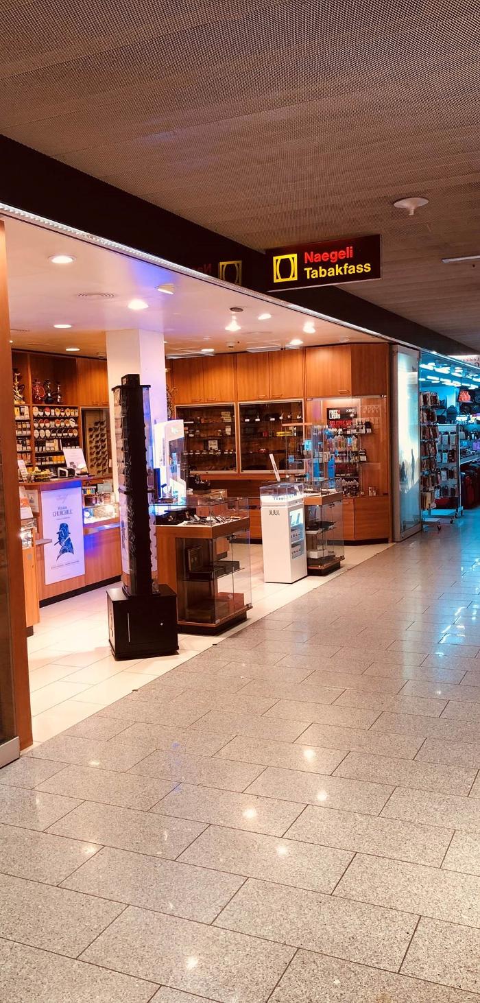 Zigarren Dürr in der Shopping-Raststätte, A1 in Würenlos