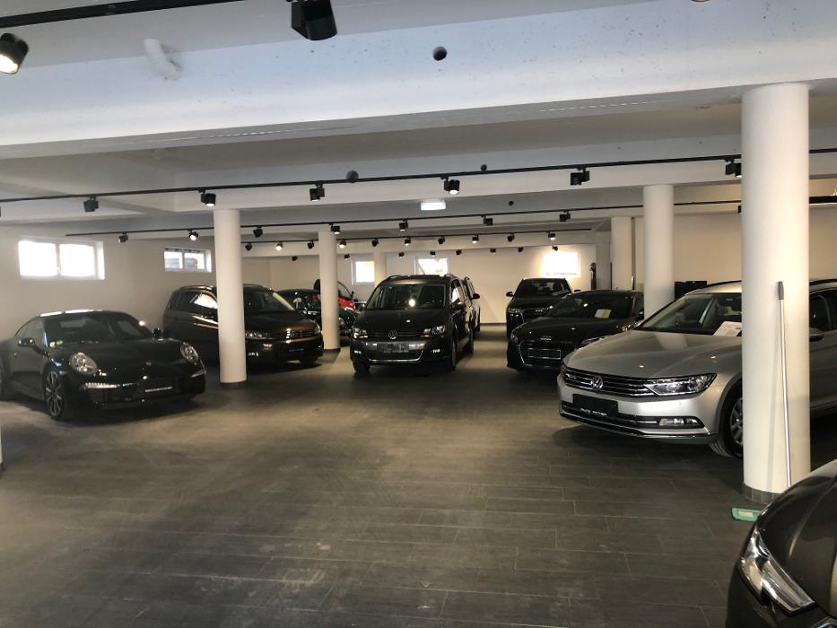 Autohandel Pinter, Dorfstraße in Weer