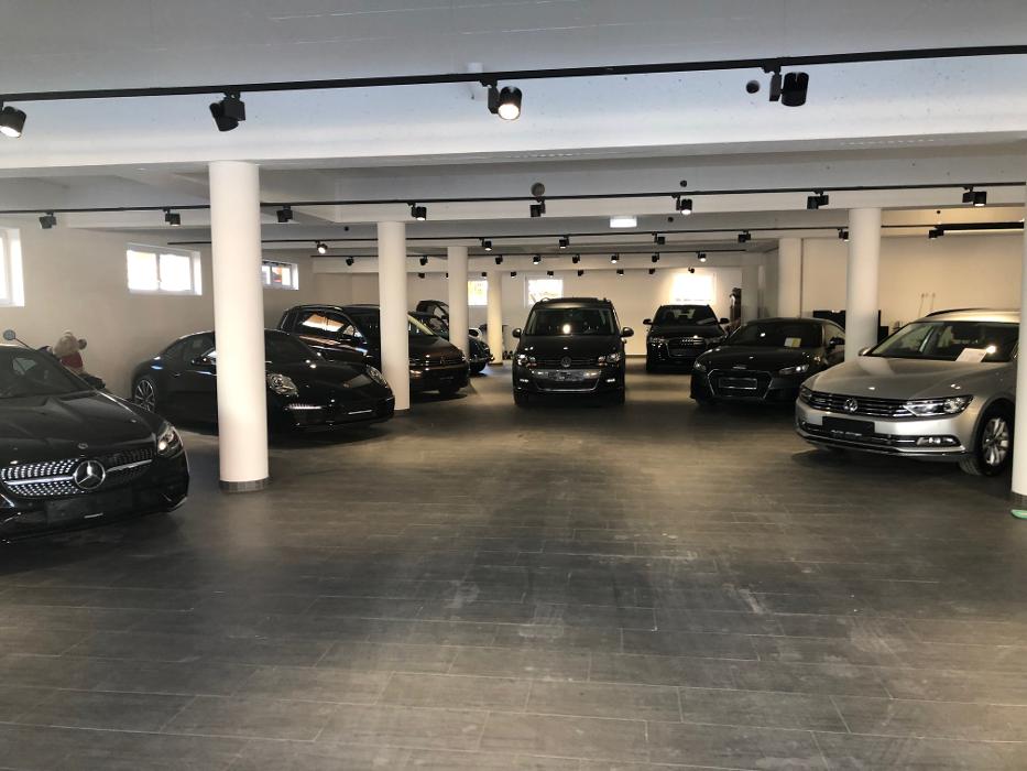 Autohandel Pinter, Dorfstraße in Weer