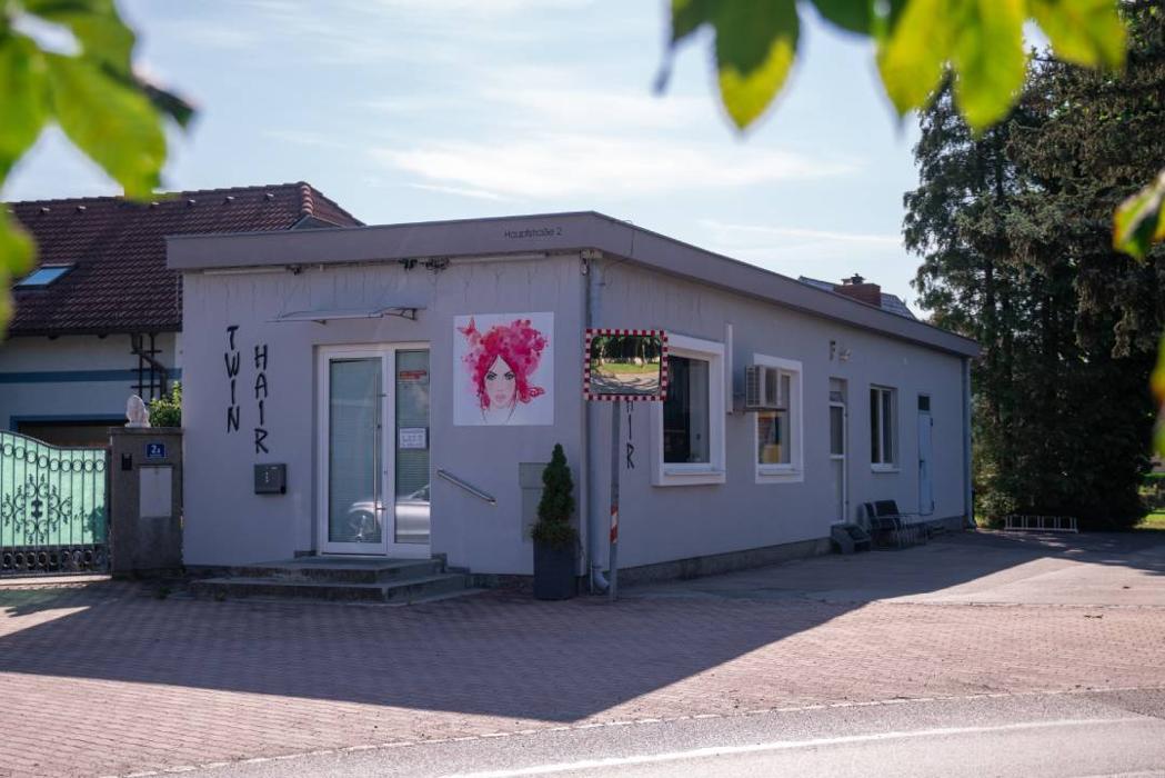 TWIN HAIR - Susanne Mozelt, Hauptstraße in Mitterndorf an der Fischa