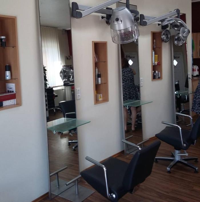 TWIN HAIR - Susanne Mozelt, Hauptstraße in Mitterndorf an der Fischa