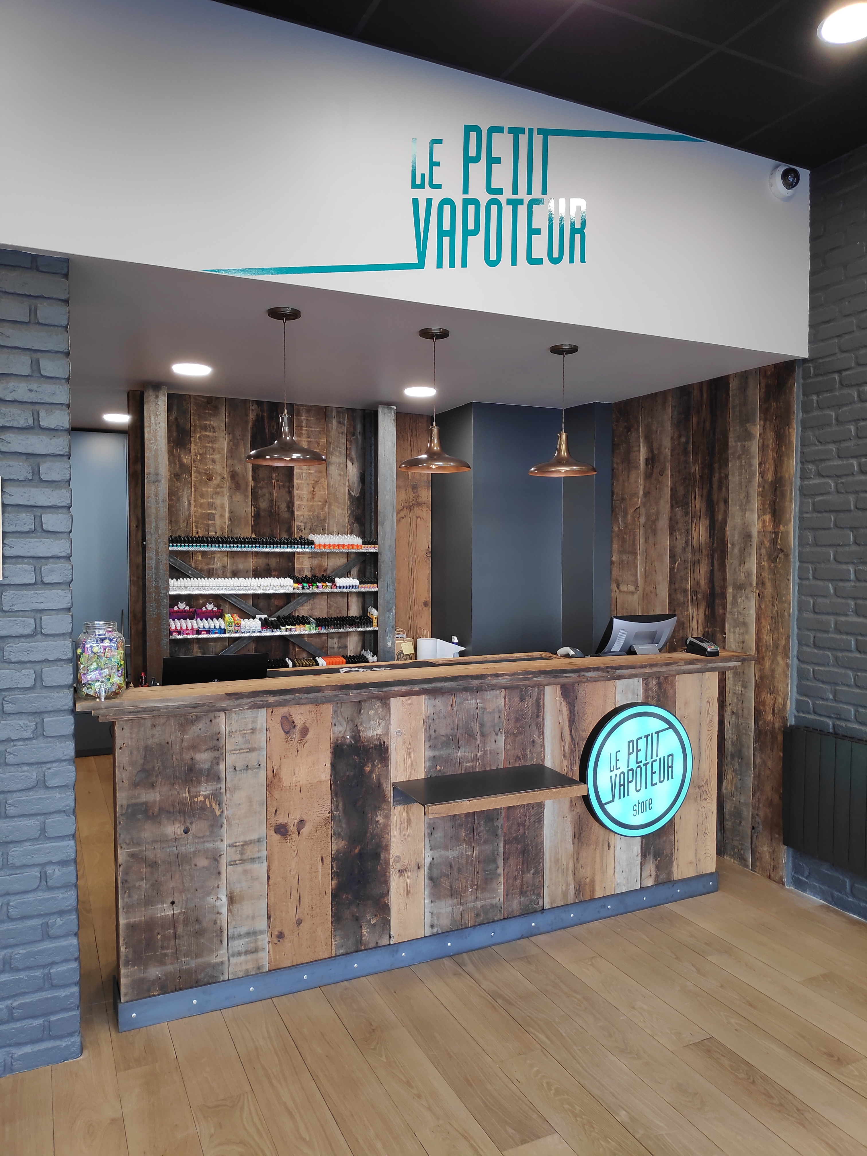 Le Petit Vapoteur Caen Alliés à Caen, Cigares, Cigarettes Et Tabac (Détail)
