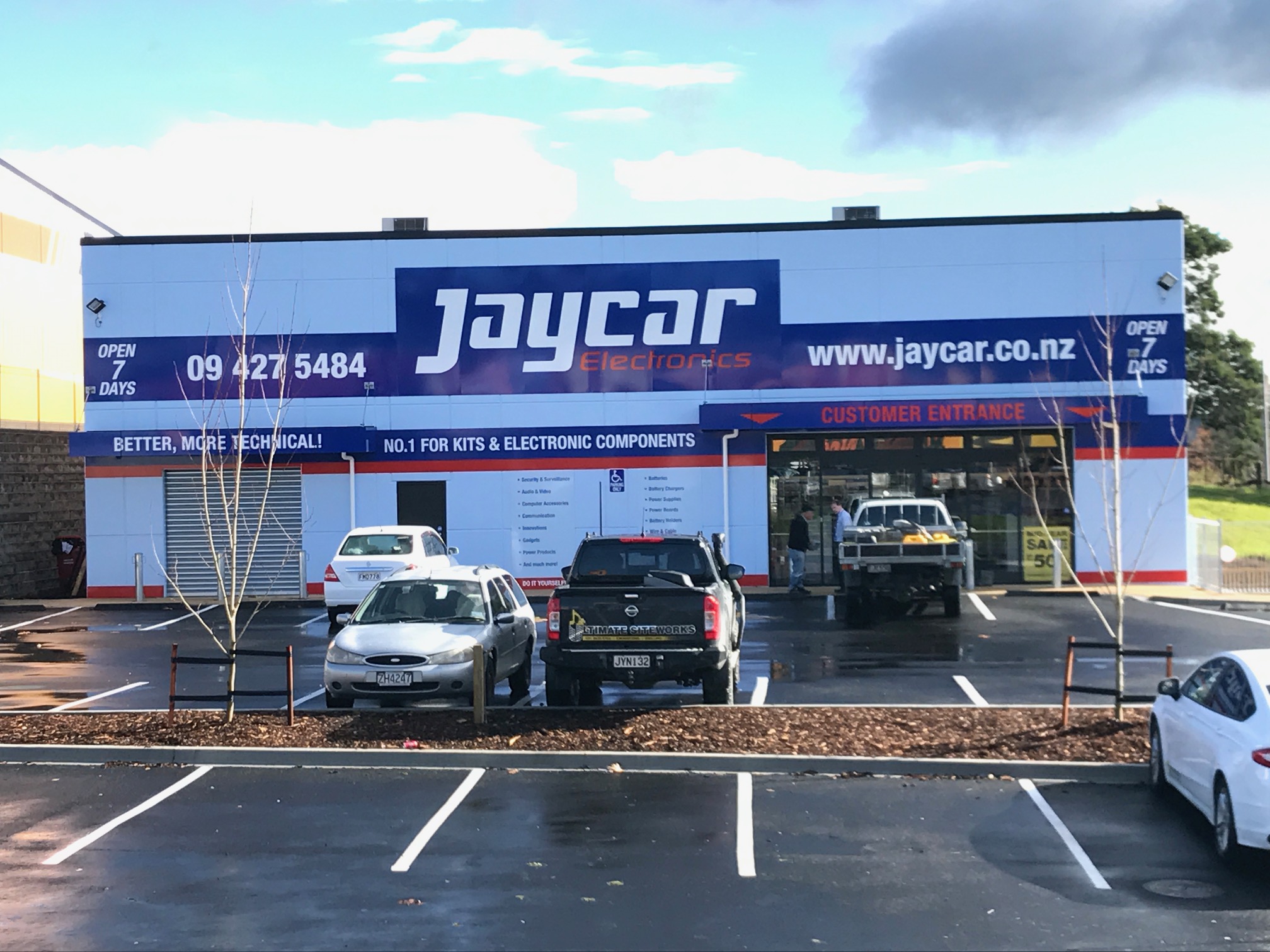 Jaycar Electronics SHOPPING CENTRES AND LARGE STORES