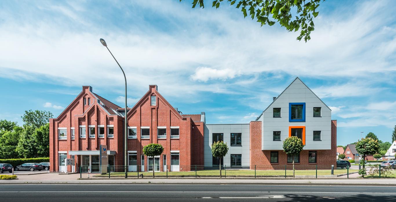 Raiffeisenbank Wesermarsch-Süd eG - Kompetenzzentrum Brake, Weserstraße in Brake (Unterweser)