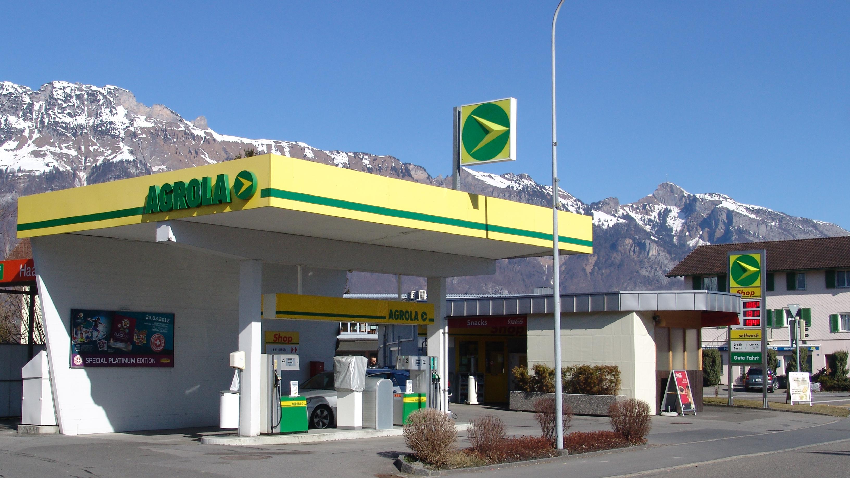 AGROLA Tankstelle & LAVEBA Shop Sennwald, Buchserstrasse in Sennwald