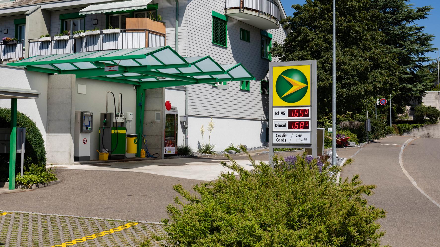 AGROLA, Humrigenstrasse in Herrliberg