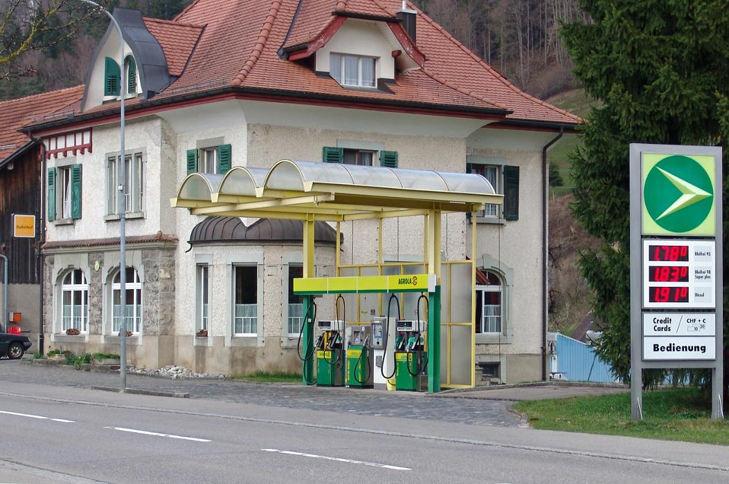 AGROLA, Dorfstrasse in Brunnadern