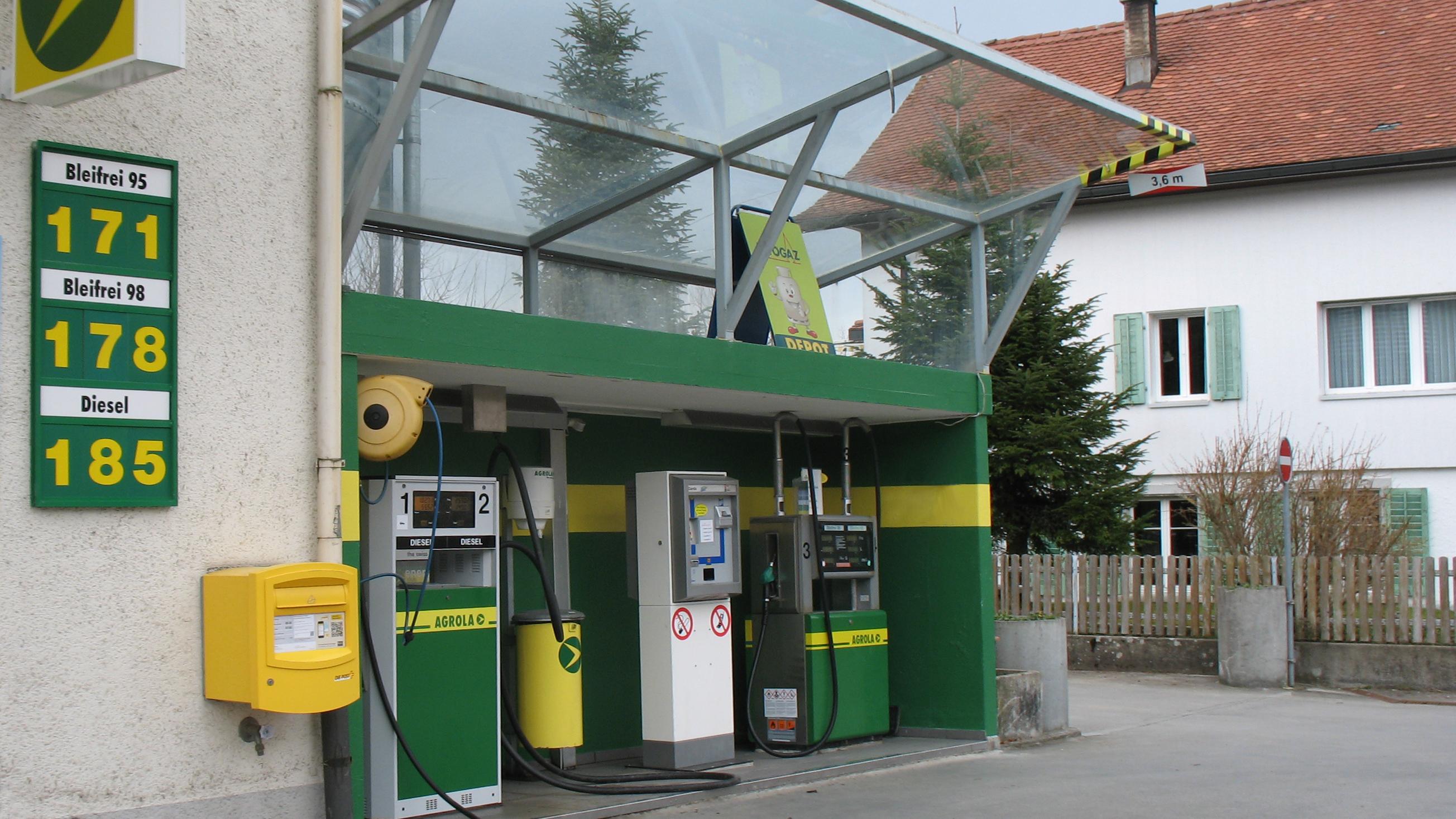 AGROLA, Hüttnerstrasse in Schönenberg