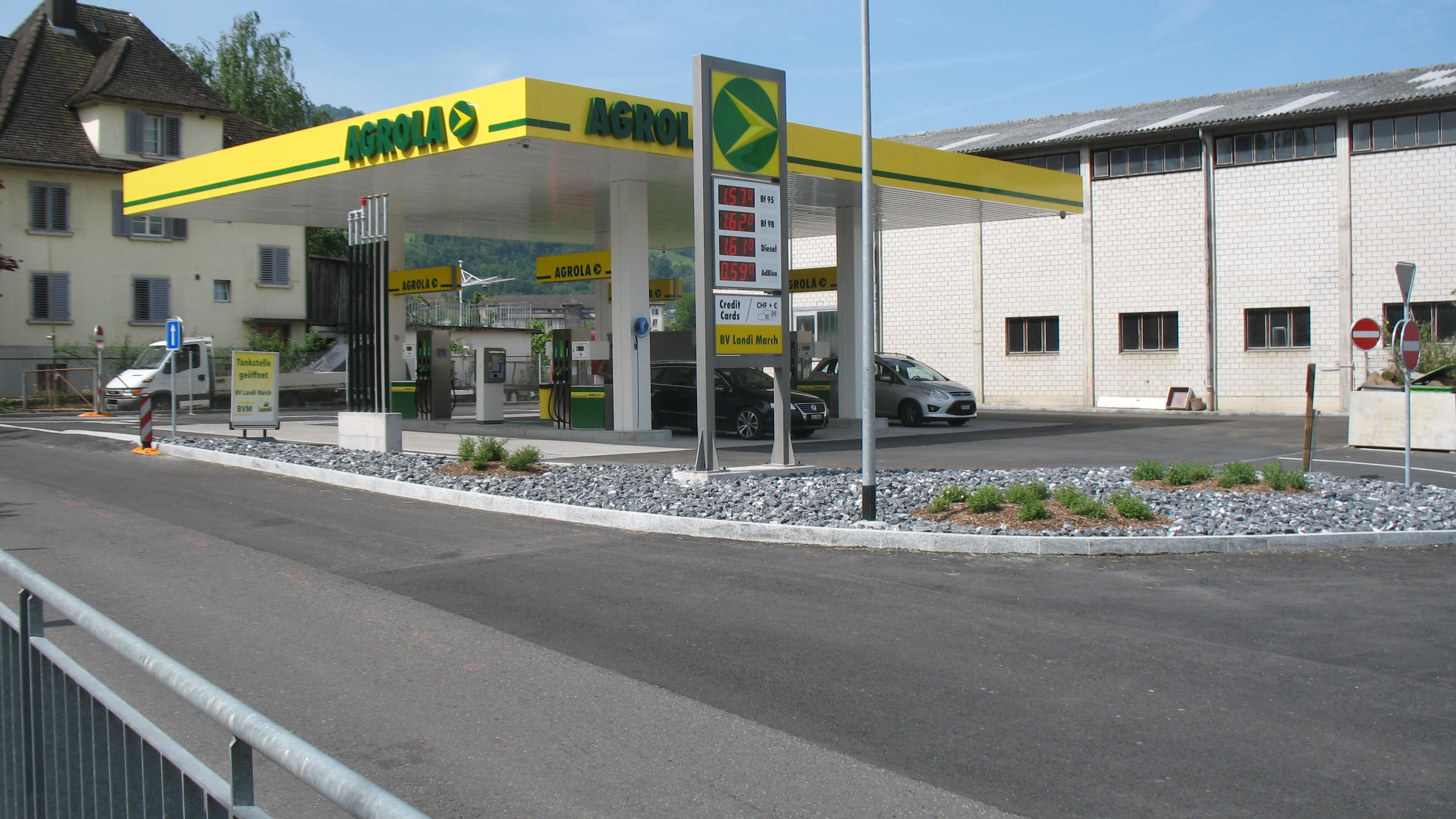 AGROLA, Bahnhofstrasse in Siebnen