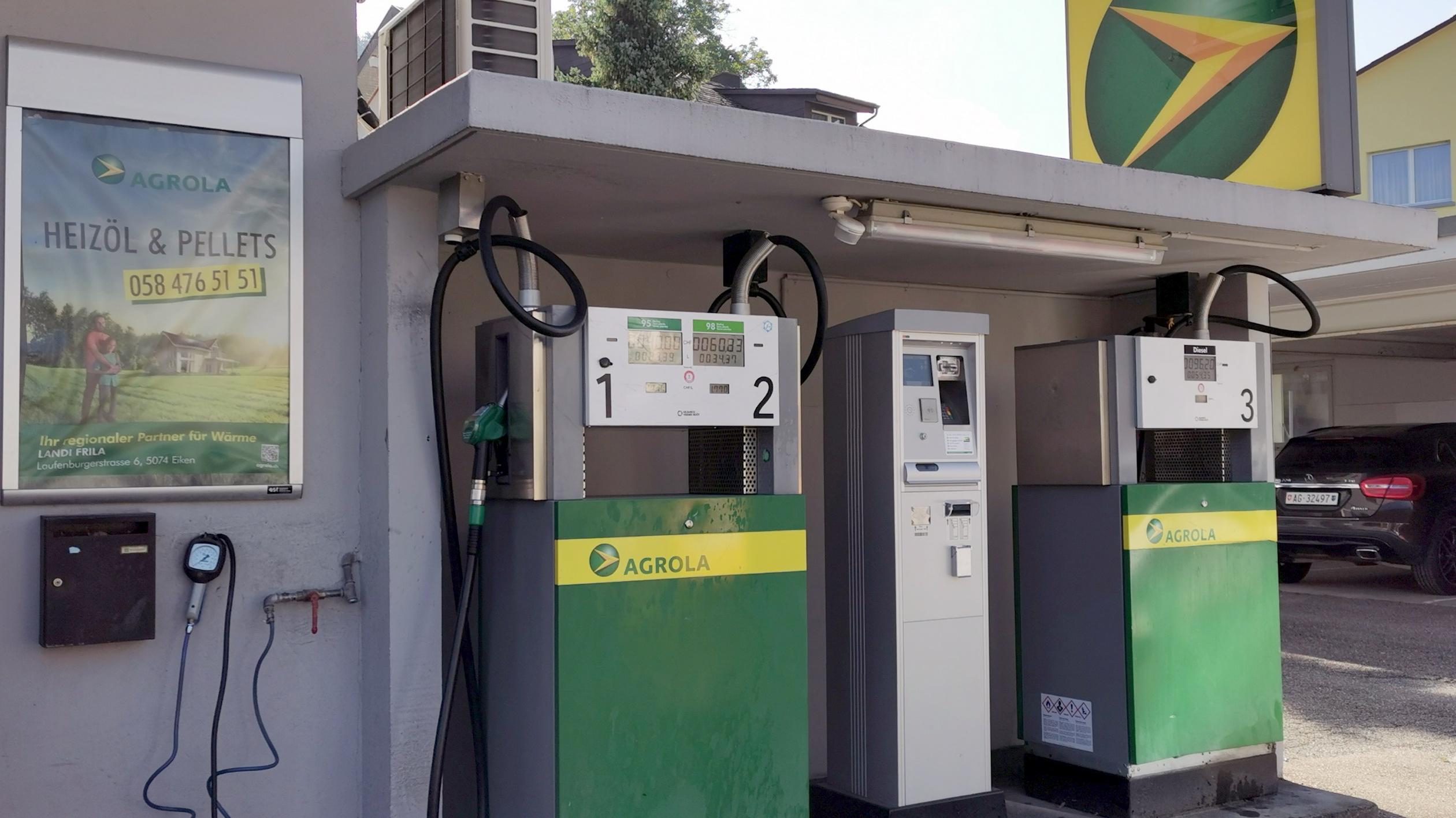 AGROLA, Oberzeiherstrasse in Zeihen