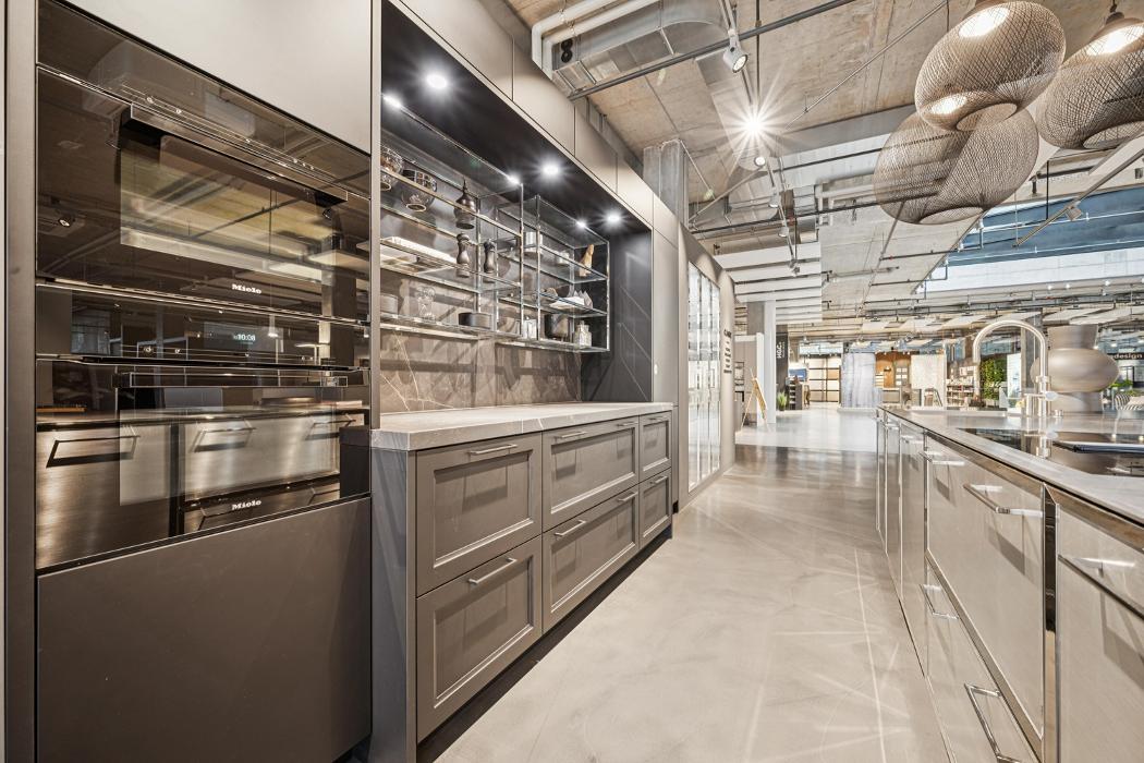 Sanitas Troesch, Küchenausstellung & Badausstellung Biel/Bienne, Längfeldweg in Biel