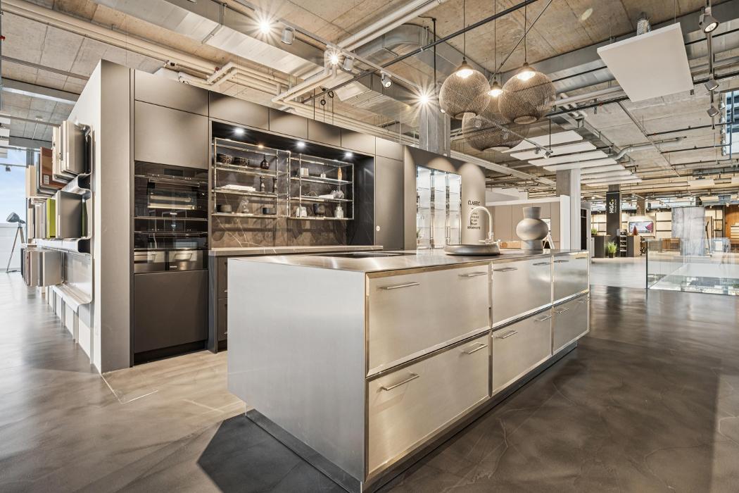 Sanitas Troesch, Küchenausstellung & Badausstellung Biel/Bienne, Längfeldweg in Biel