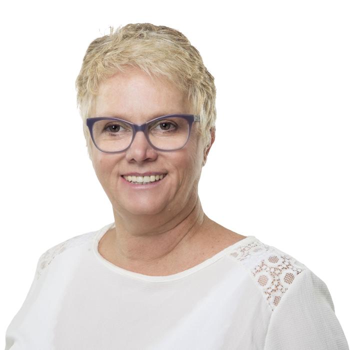 Gisela Momberger: Allfinanz Deutsche Vermögensberatung, Ludwigstraße in Ulrichstein