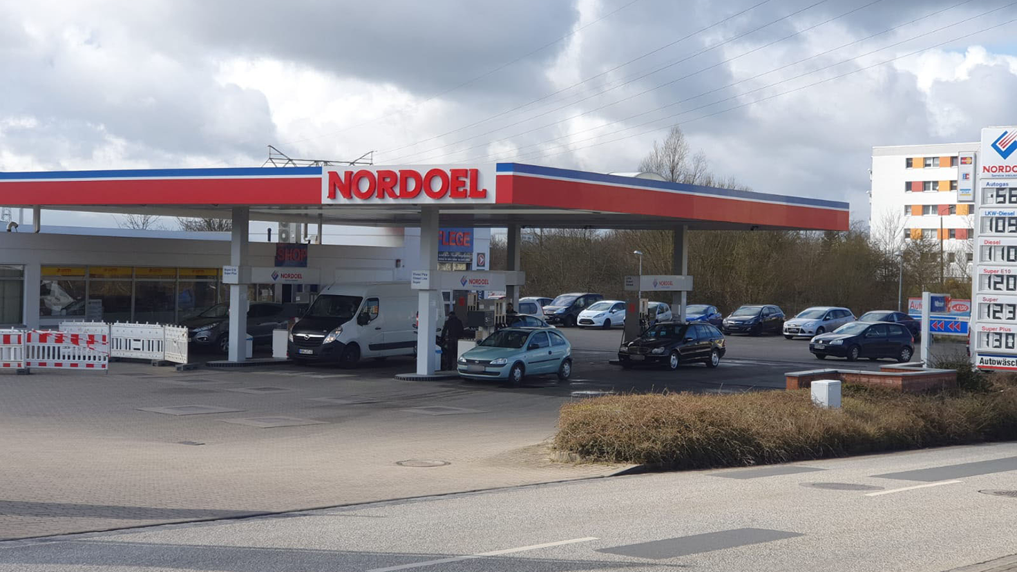 NORDOEL Tankstelle, Querstraße in Wismar