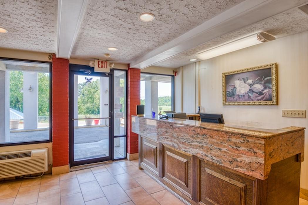 Hotel Macon MS Hwy 45 - Macon, MS