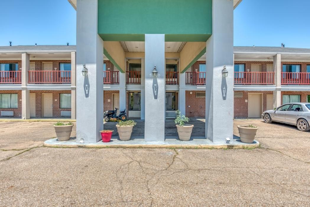 Hotel Macon MS Hwy 45 - Macon, MS