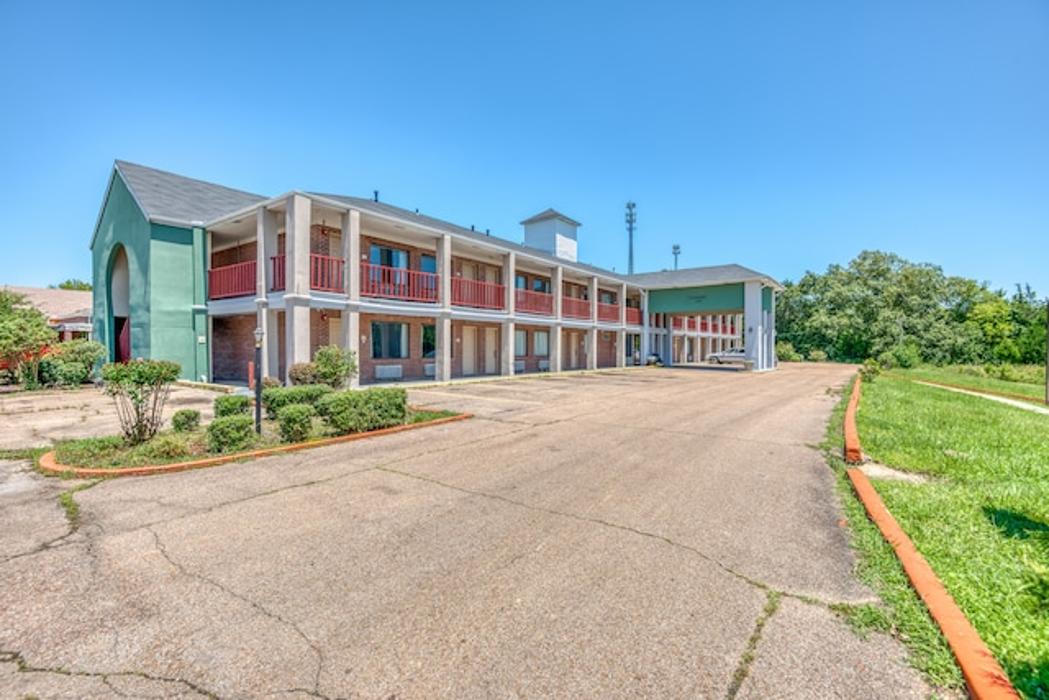 Hotel Macon MS Hwy 45 - Macon, MS