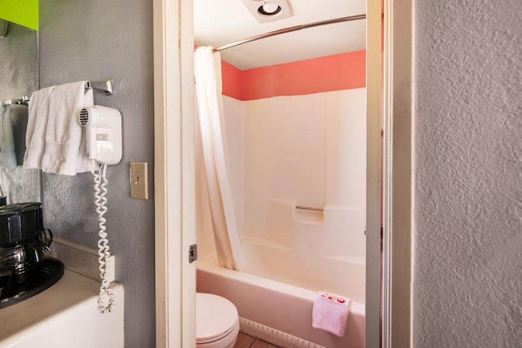 Hotel Ridgecrest CA - W Upjohn Ave - Ridgecrest, CA