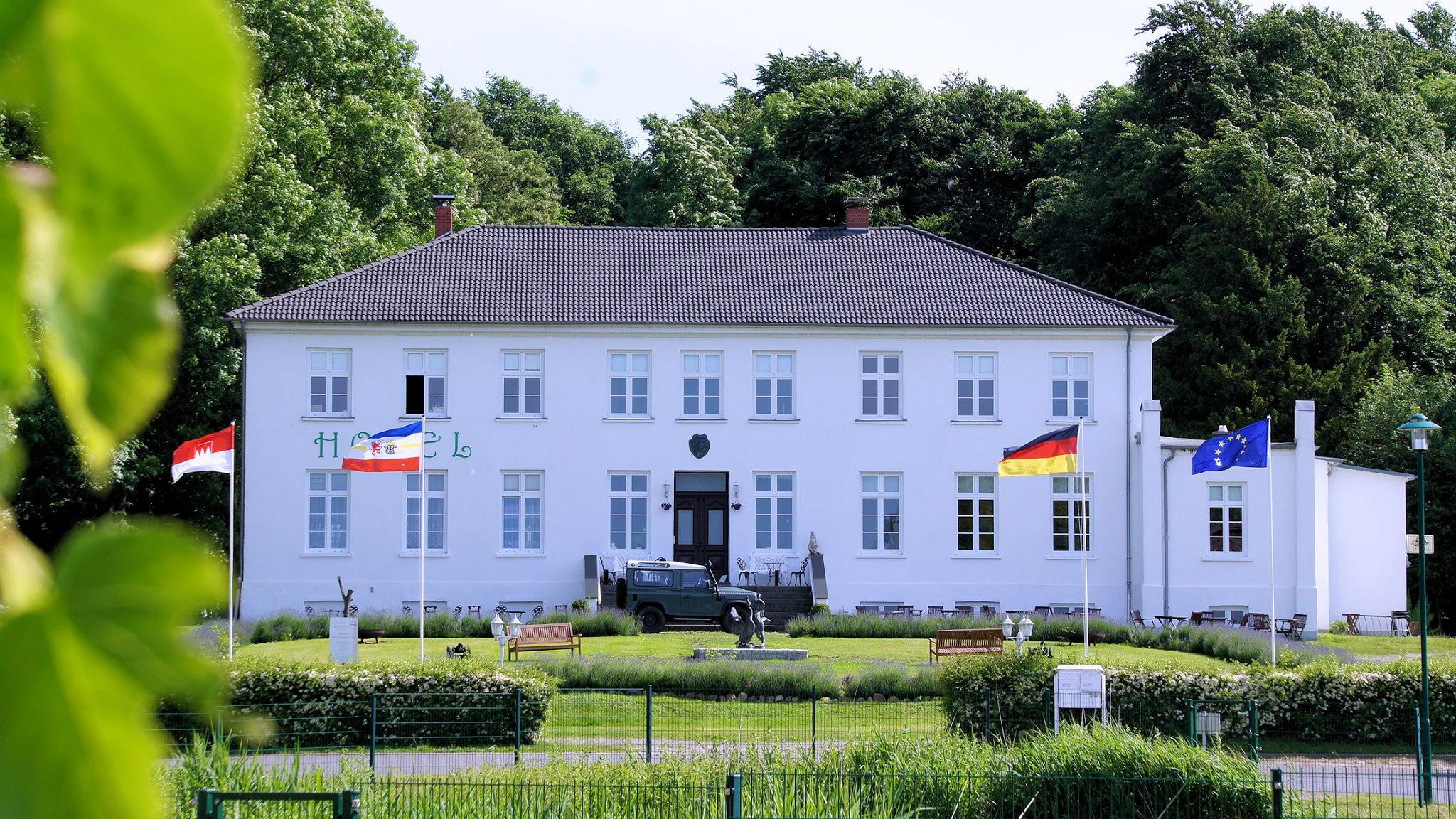 Ostsee-Gutshaus GmbH & Co.KG, Hauptstraße in Am Salzhaff