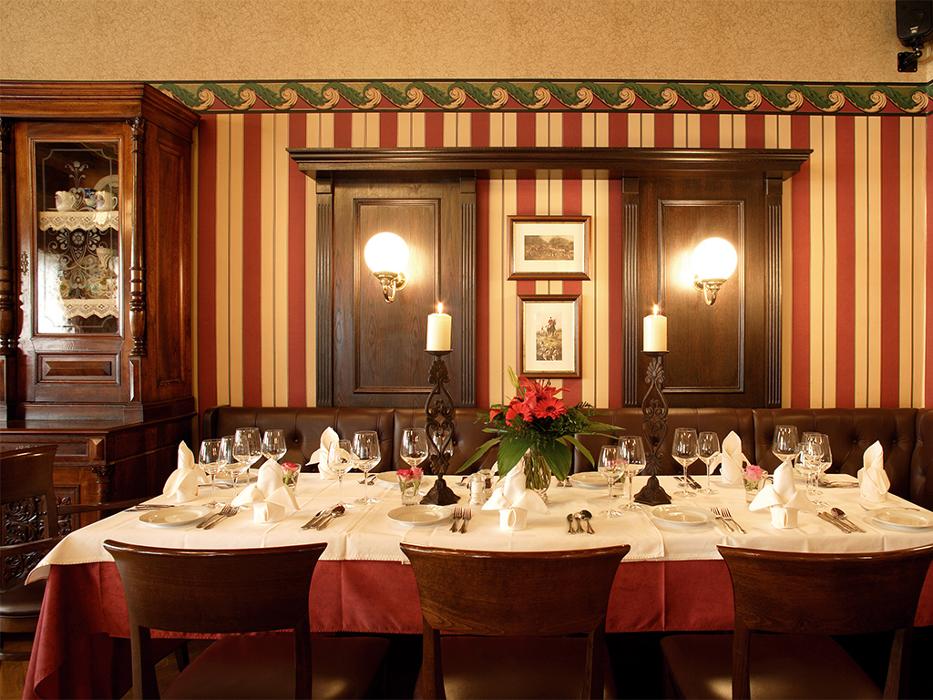 Wilhelminenhof, Ddr. Stefan Laszlo-Platz in Trausdorf an der Wulka