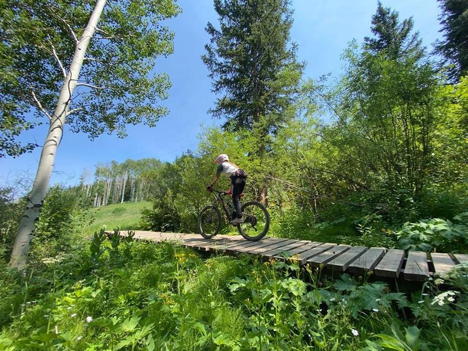 Base Mountain Sports - Breckenridge Park Avenue - Breckenridge, CO