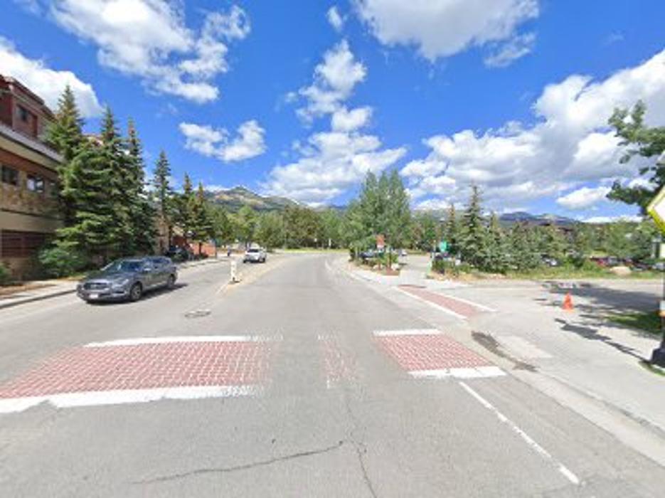 Base Mountain Sports - Breckenridge Park Avenue - Breckenridge, CO