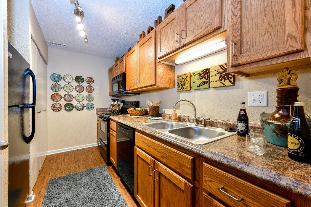 Pointe Royal Town Home Apartments - Overland Park, KS