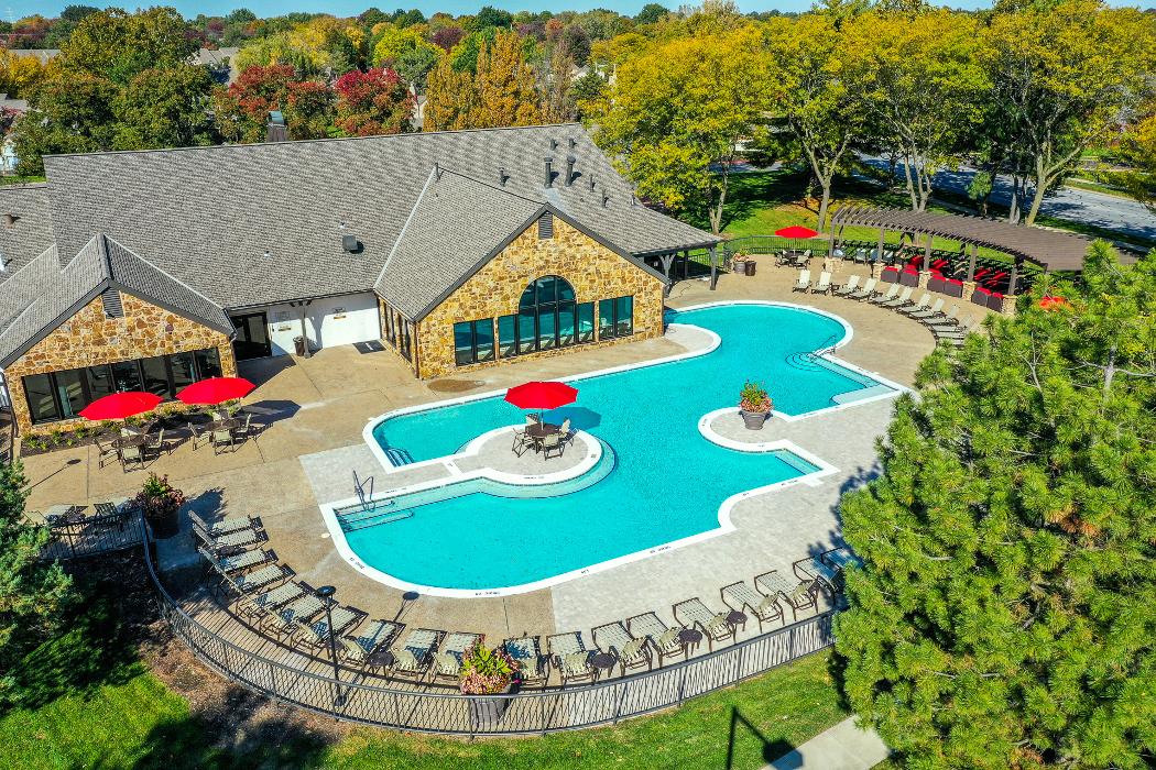 Pointe Royal Town Home Apartments - Overland Park, KS