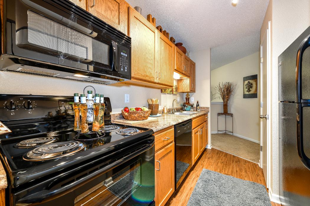 Pointe Royal Town Home Apartments - Overland Park, KS