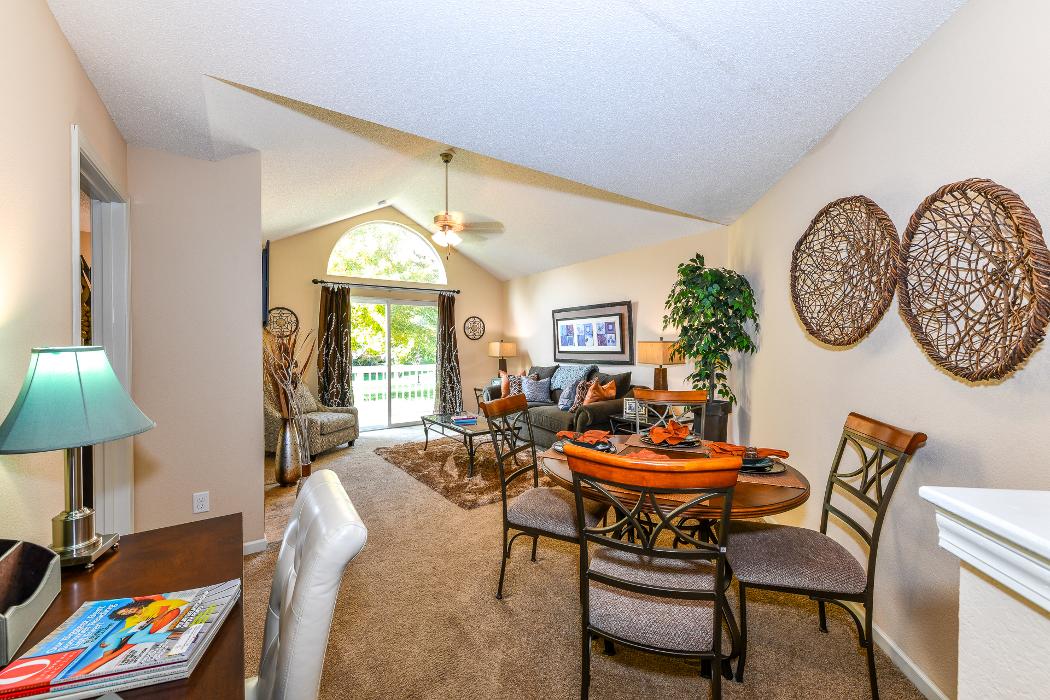 Pointe Royal Town Home Apartments - Overland Park, KS