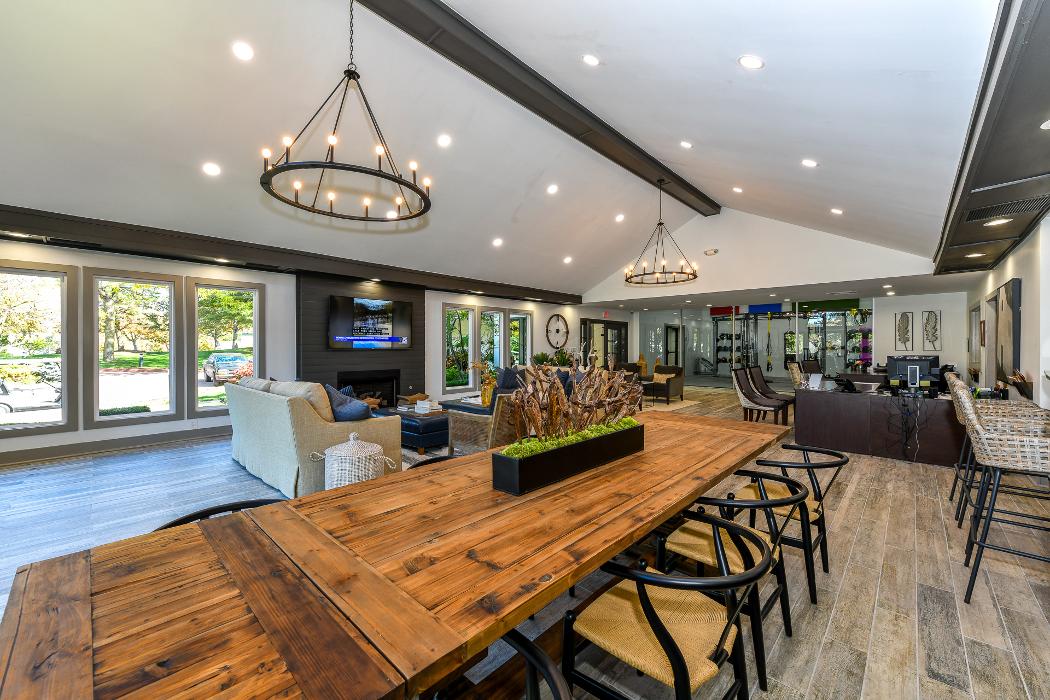 Pointe Royal Town Home Apartments - Overland Park, KS